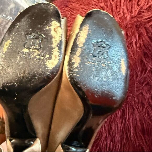 Stuart Weitzman Gigiritz Satin‎ Pumps
Size  Sz 7 - Picture 6 of 7